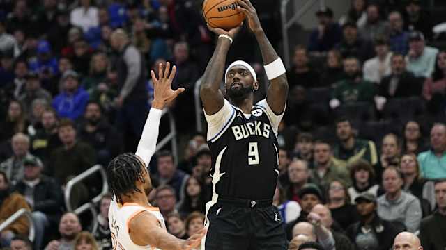 Milwaukee Bucks forward Bobby Portis (9) shoots over San Antonio Spurs guard Tre Jones (33)